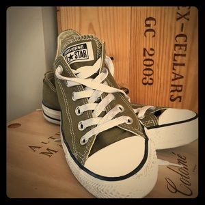 Classic Chuck Taylors. Olive. Size 7 (women)